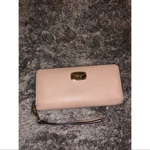 MICHAEL KORS WALLET BLUSH COLOR